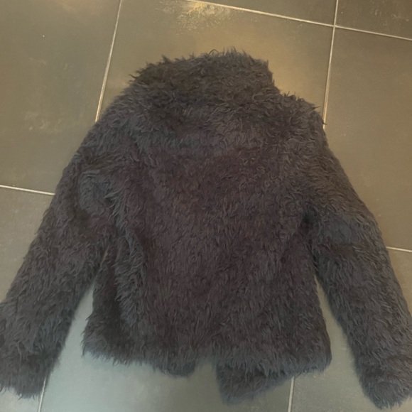 Guess fuzzy jacket - Picture 3 of 3